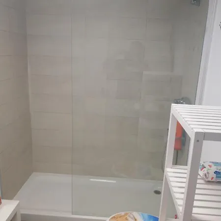 Bonito Con Piscina Cerca De La Playa.