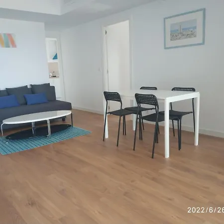 Apartment Bonito Con Piscina Cerca De La Playa. *